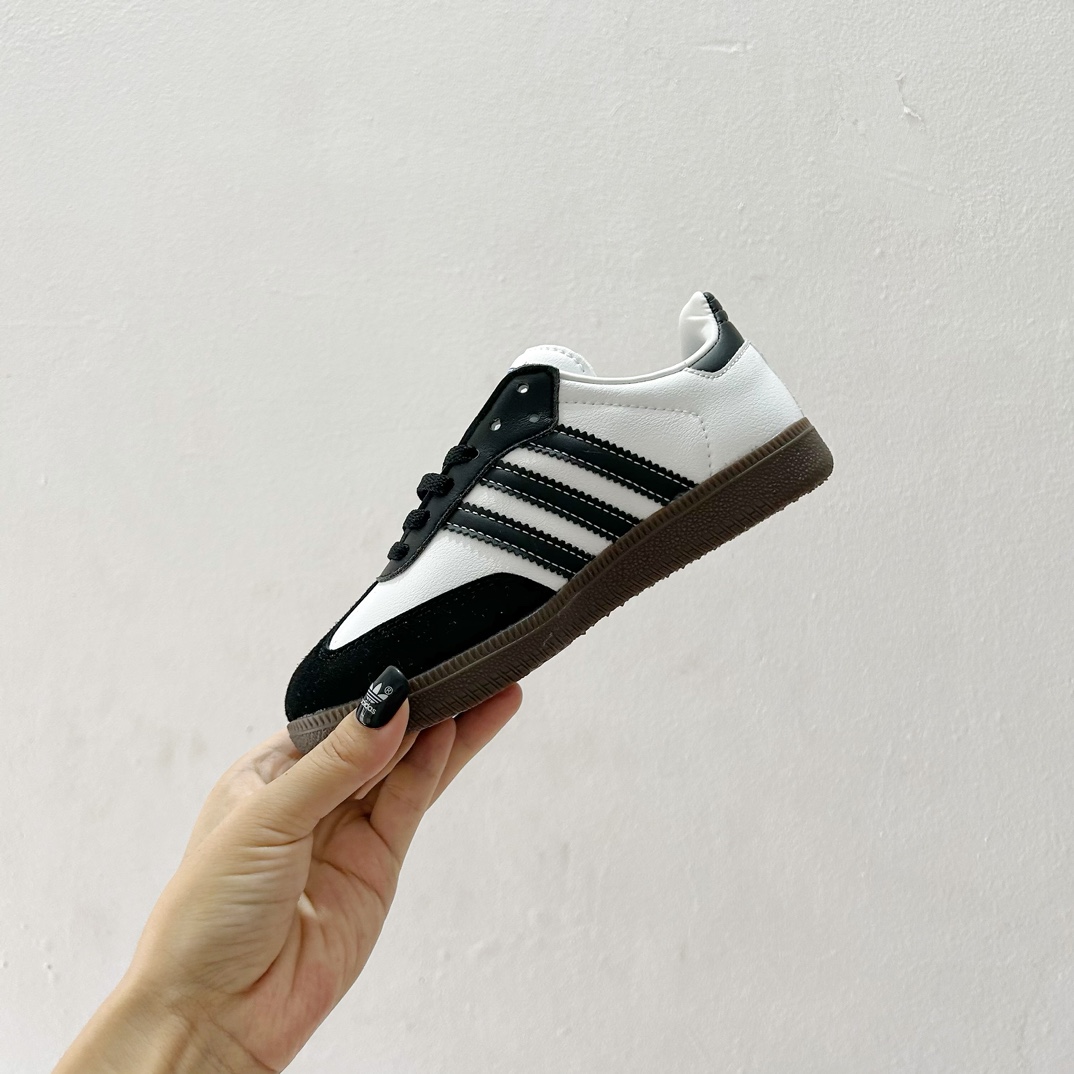 图片[4]-🔗Adidas德训儿童板鞋 尺码：24-35码 全网的爆炸款💥 被问疯的儿童德训鞋！！舒适百搭天花板❗️可盐可甜的潮流气息，看上直接打包带走！ 这双鞋请务必收下！时尚等级提升不止一点点！闭眼冲啊～-选品中心