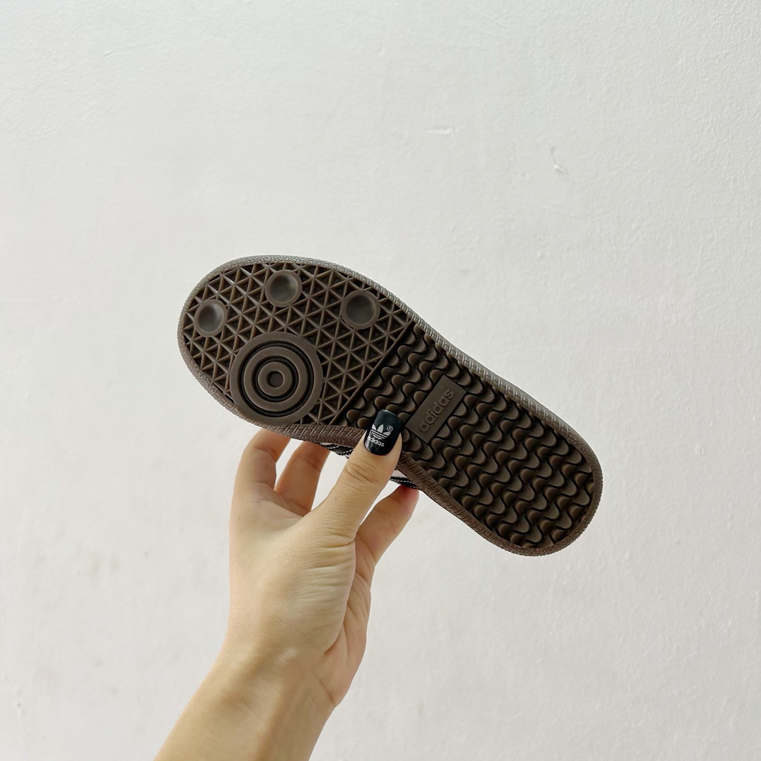 图片[9]-🔗Adidas德训儿童板鞋 尺码：24-35码 全网的爆炸款💥 被问疯的儿童德训鞋！！舒适百搭天花板❗️可盐可甜的潮流气息，看上直接打包带走！ 这双鞋请务必收下！时尚等级提升不止一点点！闭眼冲啊～-选品中心