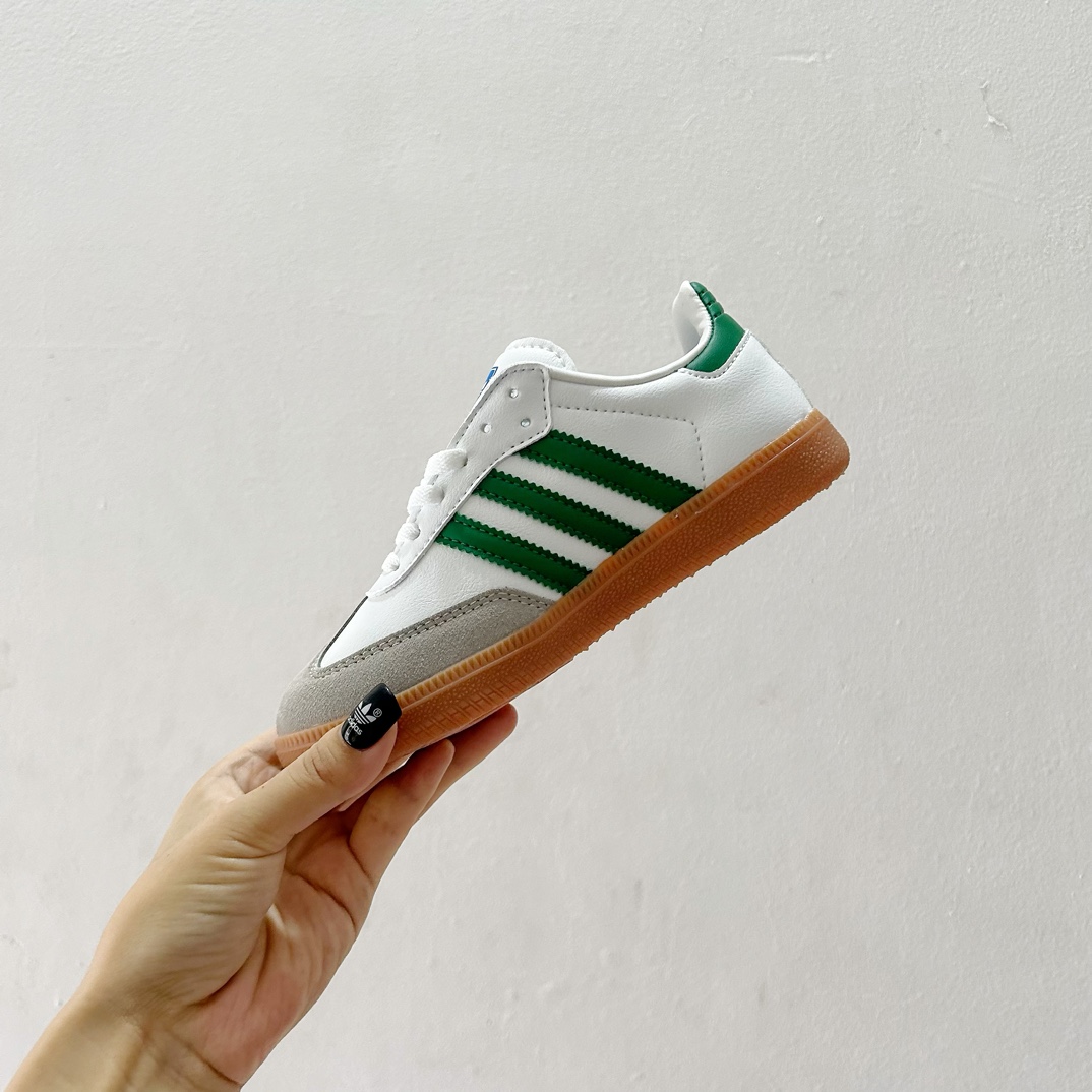 图片[4]-🔗Adidas德训儿童板鞋 尺码：24-35码 全网的爆炸款💥 被问疯的儿童德训鞋！！舒适百搭天花板❗️可盐可甜的潮流气息，看上直接打包带走！ 这双鞋请务必收下！时尚等级提升不止一点点！闭眼冲啊～-选品中心