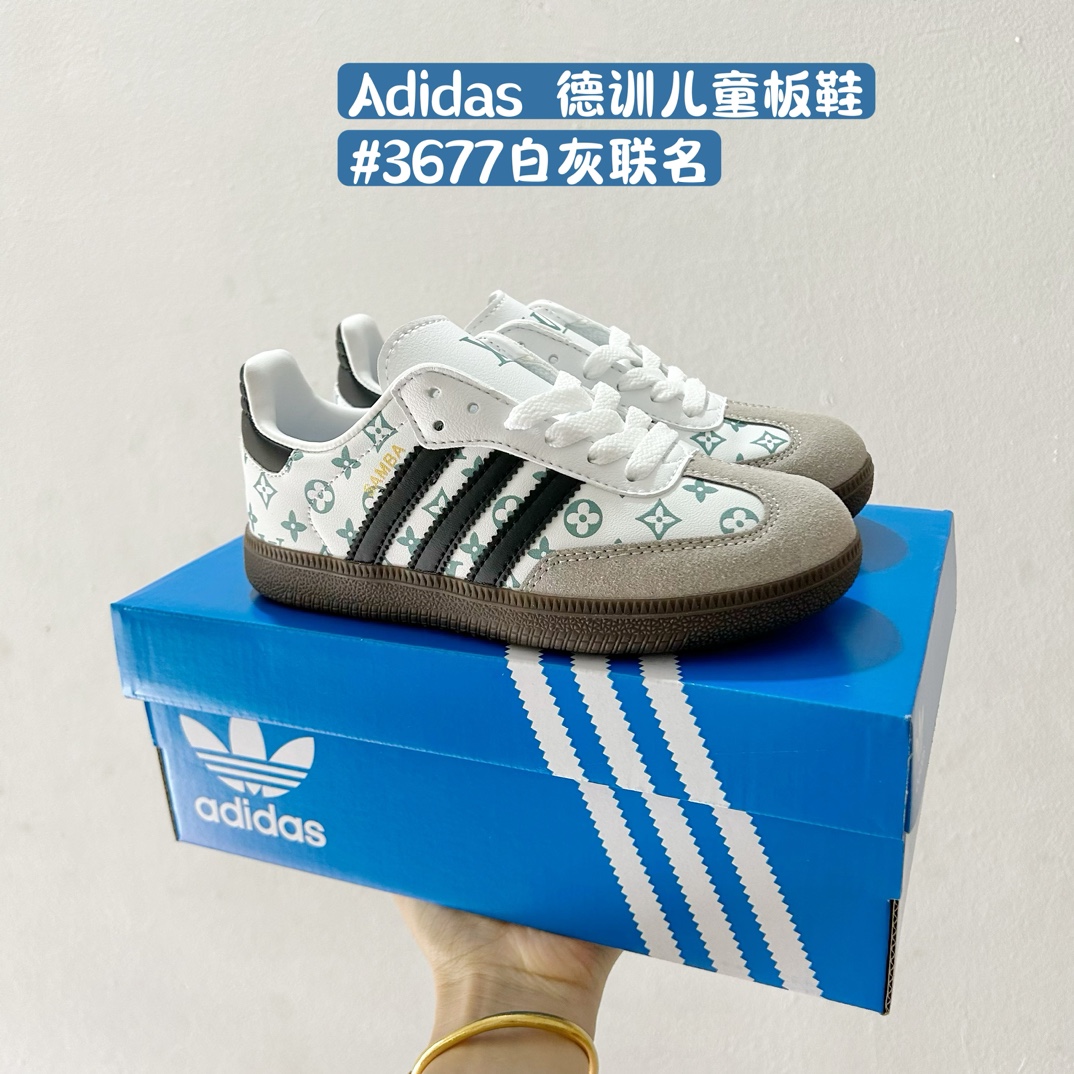 图片[5]-🚦配色合集🔻 🔗Adidas德训儿童板鞋 尺码：24-35码 全网的爆炸款💥 被问疯的儿童德训鞋！！舒适百搭天花板❗️可盐可甜的潮流气息，看上直接打包带走！ 这双鞋请务必收下！时尚等级提升不止一点点！闭眼冲啊～-选品中心