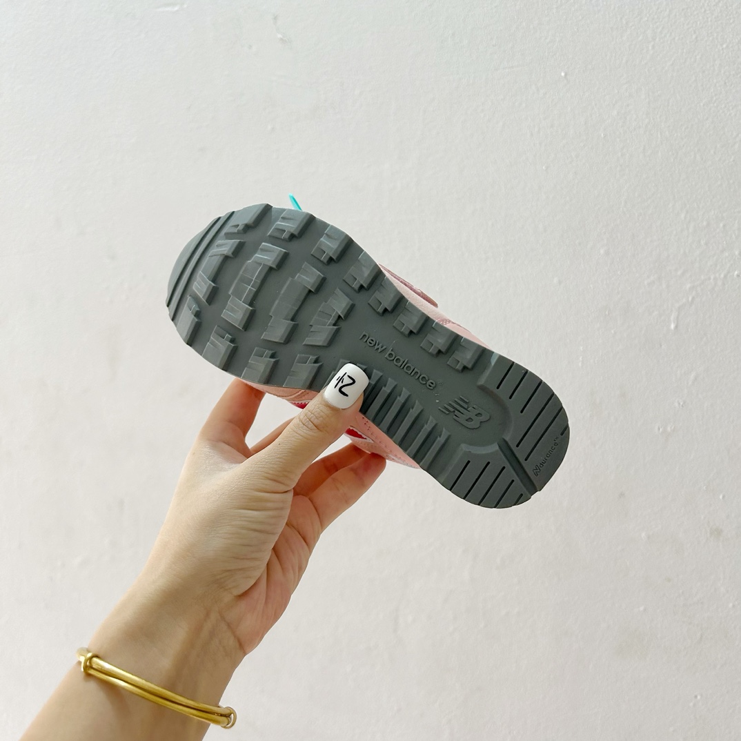 图片[9]-NB313魔术贴儿童运动鞋24-37码 🎉 这款NB313魔术贴儿童运动鞋专为小小探险家设计！柔软舒适的鞋面fabric️，让孩子的小脚丫享受全天候的呵护。-选品中心