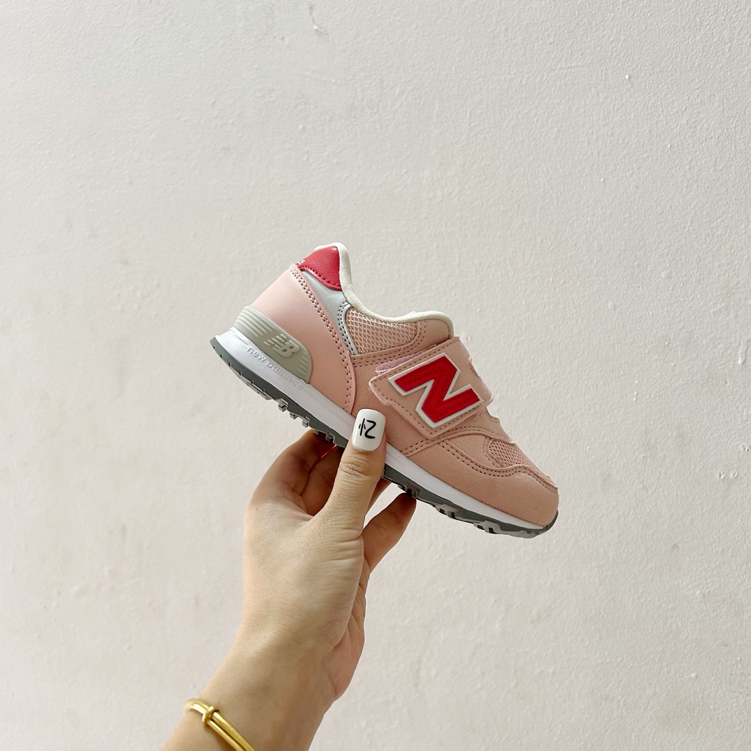 图片[2]-NB313魔术贴儿童运动鞋24-37码 🎉 这款NB313魔术贴儿童运动鞋专为小小探险家设计！柔软舒适的鞋面fabric️，让孩子的小脚丫享受全天候的呵护。-选品中心