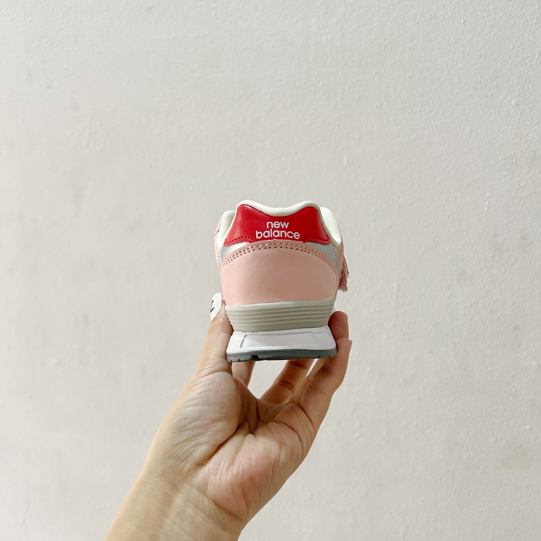 图片[6]-NB313魔术贴儿童运动鞋24-37码 🎉 这款NB313魔术贴儿童运动鞋专为小小探险家设计！柔软舒适的鞋面fabric️，让孩子的小脚丫享受全天候的呵护。-选品中心