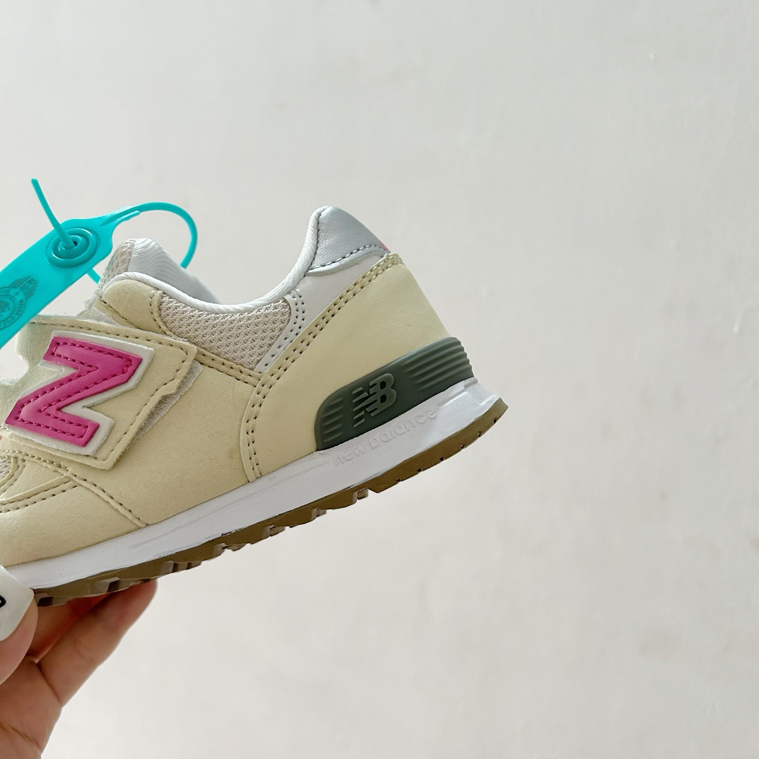 图片[8]-NB313魔术贴儿童运动鞋24-37码 🎉 这款NB313魔术贴儿童运动鞋专为小小探险家设计！柔软舒适的鞋面fabric️，让孩子的小脚丫享受全天候的呵护。-选品中心