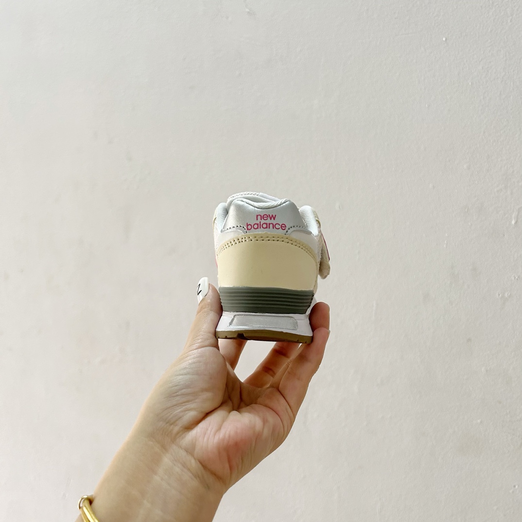 图片[6]-NB313魔术贴儿童运动鞋24-37码 🎉 这款NB313魔术贴儿童运动鞋专为小小探险家设计！柔软舒适的鞋面fabric️，让孩子的小脚丫享受全天候的呵护。-选品中心