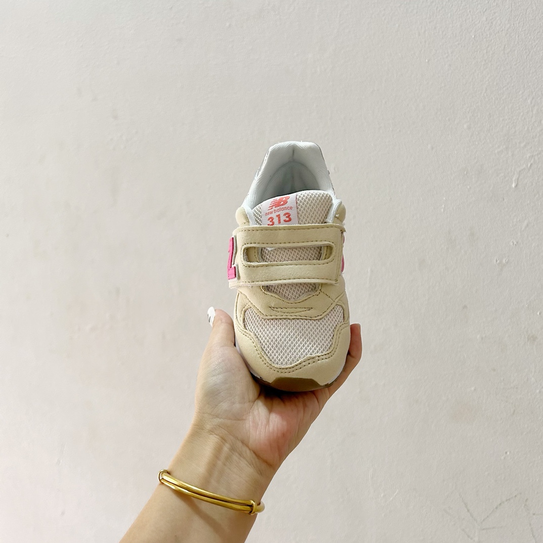 图片[3]-NB313魔术贴儿童运动鞋24-37码 🎉 这款NB313魔术贴儿童运动鞋专为小小探险家设计！柔软舒适的鞋面fabric️，让孩子的小脚丫享受全天候的呵护。-选品中心