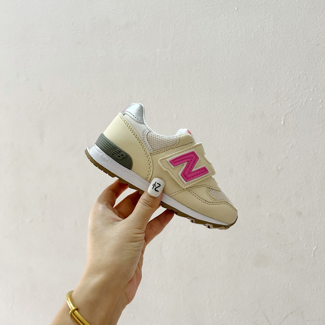 图片[2]-NB313魔术贴儿童运动鞋24-37码 🎉 这款NB313魔术贴儿童运动鞋专为小小探险家设计！柔软舒适的鞋面fabric️，让孩子的小脚丫享受全天候的呵护。-选品中心