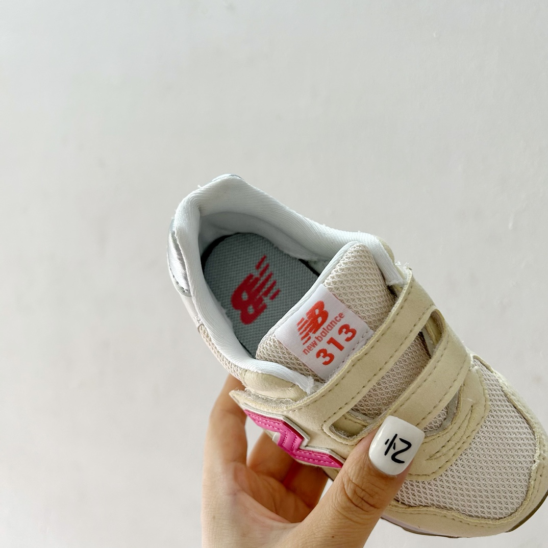 图片[7]-NB313魔术贴儿童运动鞋24-37码 🎉 这款NB313魔术贴儿童运动鞋专为小小探险家设计！柔软舒适的鞋面fabric️，让孩子的小脚丫享受全天候的呵护。-选品中心