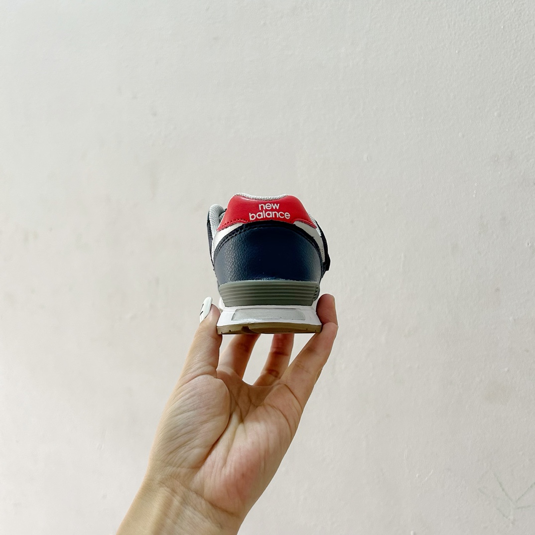 图片[6]-NB313魔术贴儿童运动鞋24-37码 🎉 这款NB313魔术贴儿童运动鞋专为小小探险家设计！柔软舒适的鞋面fabric️，让孩子的小脚丫享受全天候的呵护。-选品中心