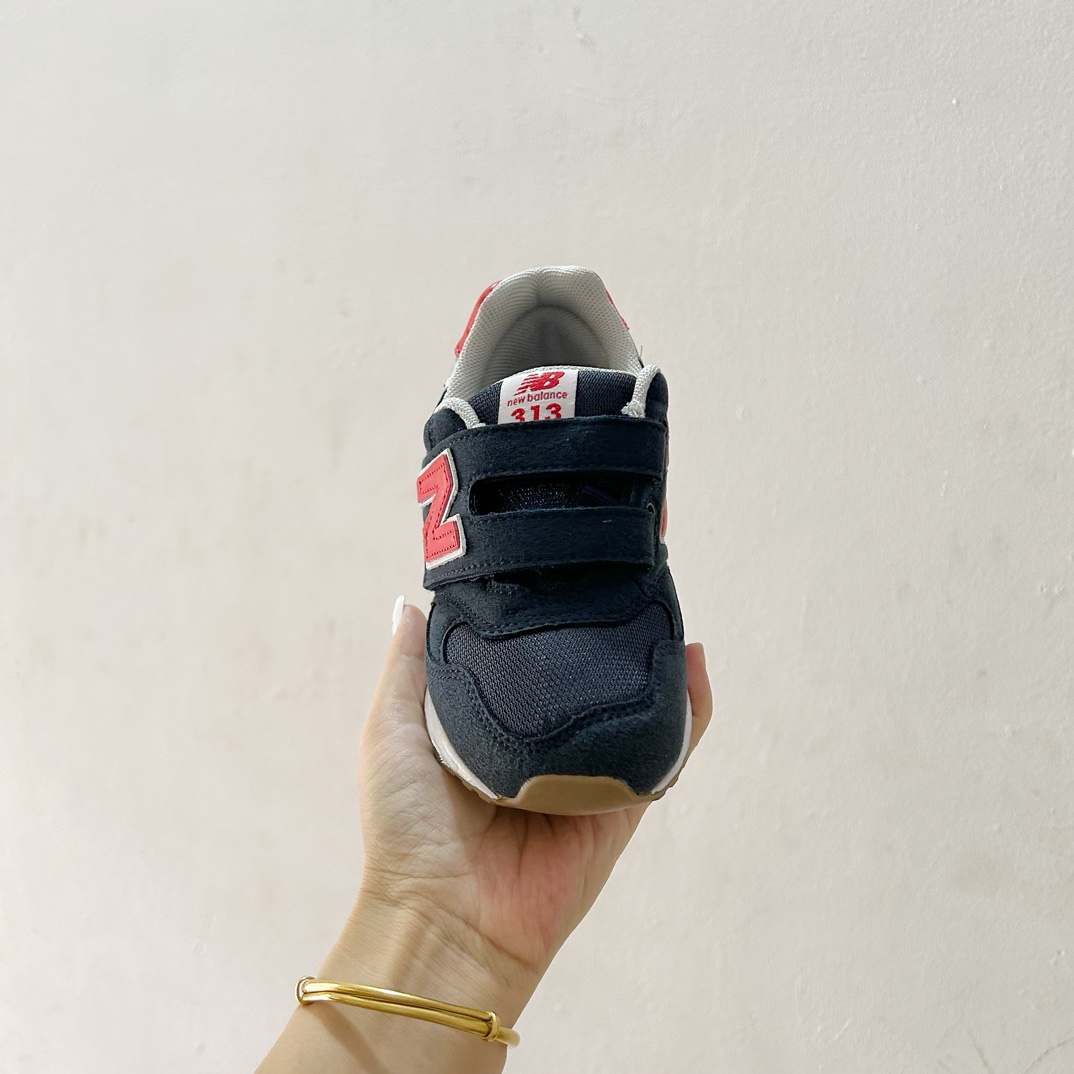 图片[3]-NB313魔术贴儿童运动鞋24-37码 🎉 这款NB313魔术贴儿童运动鞋专为小小探险家设计！柔软舒适的鞋面fabric️，让孩子的小脚丫享受全天候的呵护。-选品中心