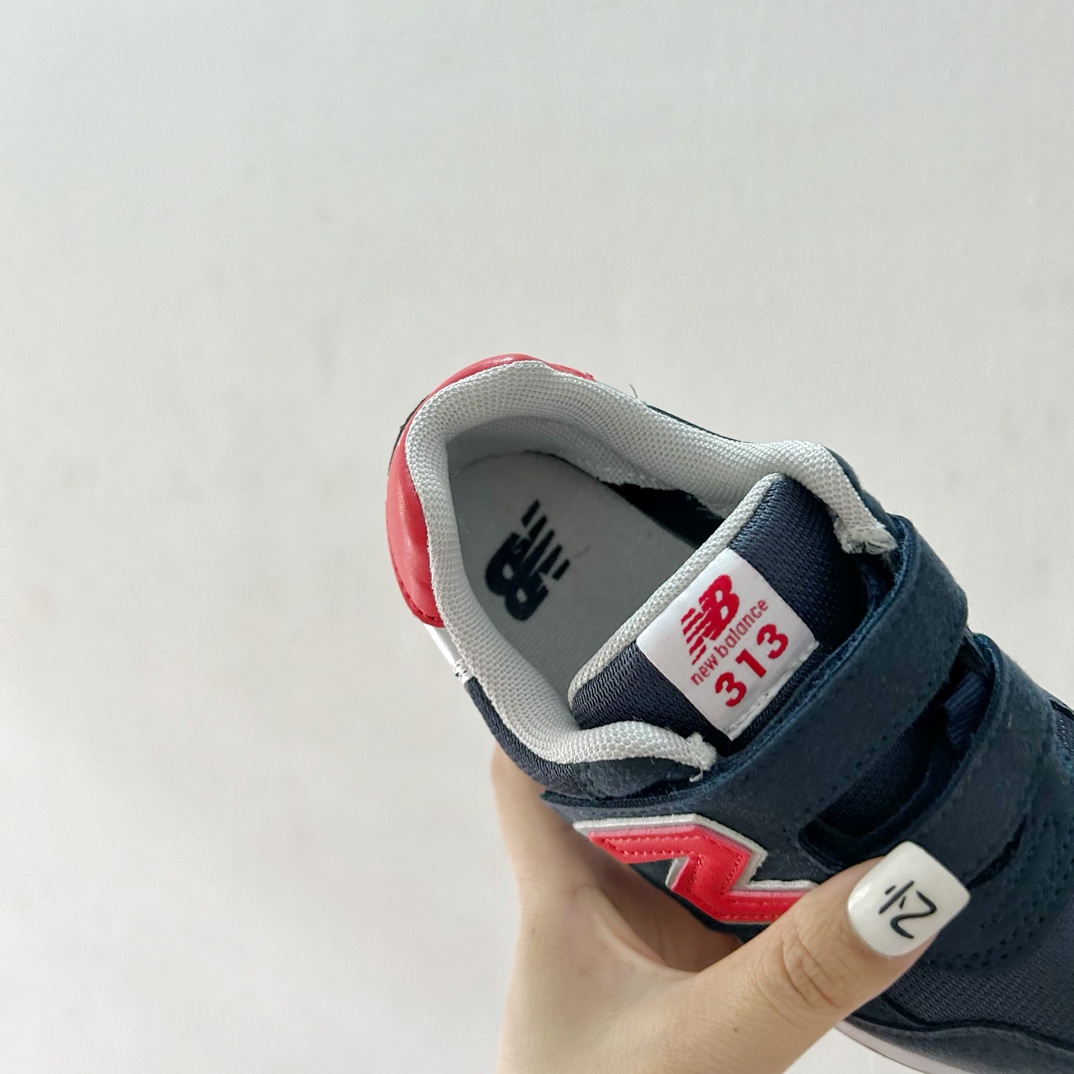 图片[7]-NB313魔术贴儿童运动鞋24-37码 🎉 这款NB313魔术贴儿童运动鞋专为小小探险家设计！柔软舒适的鞋面fabric️，让孩子的小脚丫享受全天候的呵护。-选品中心