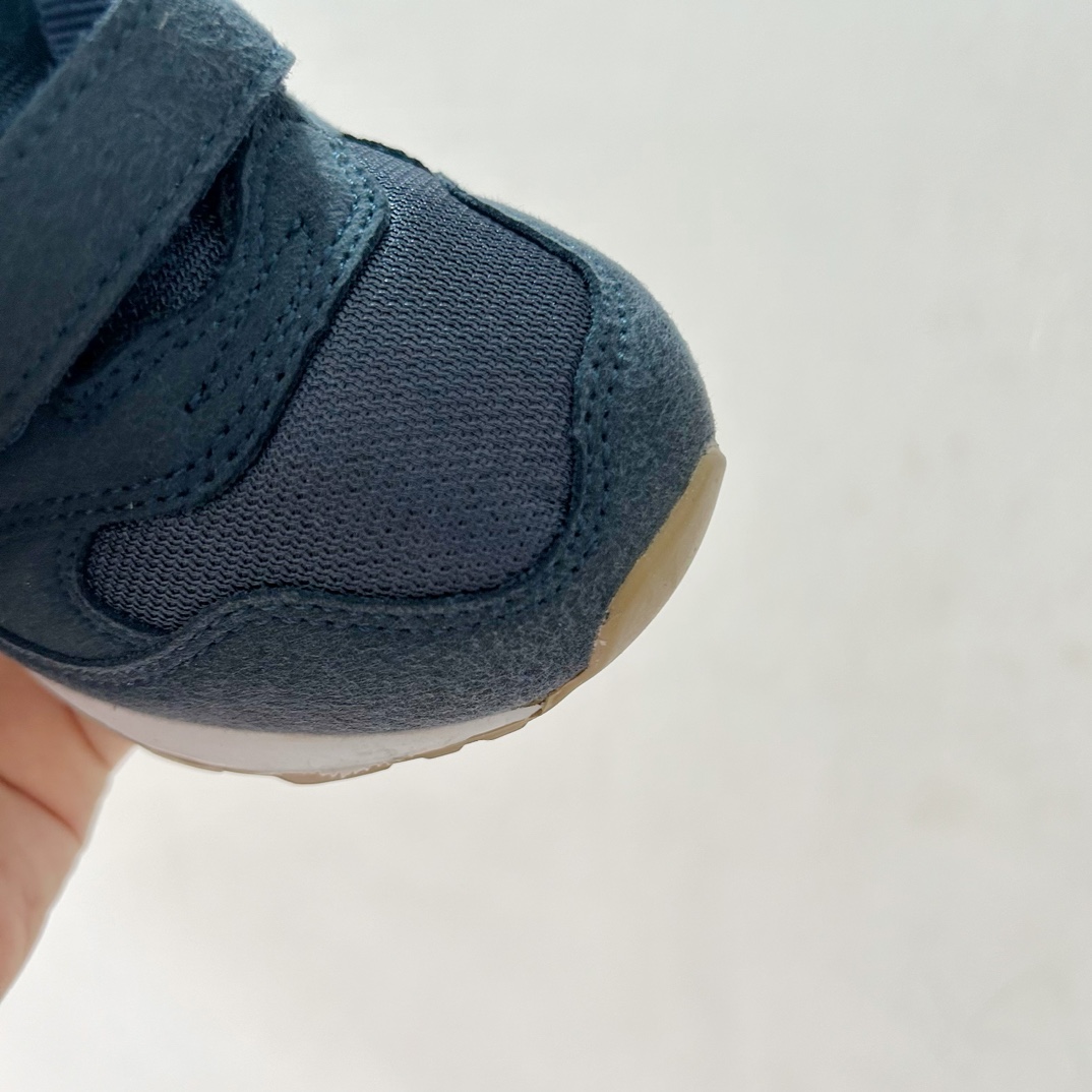 图片[5]-NB313魔术贴儿童运动鞋24-37码 🎉 这款NB313魔术贴儿童运动鞋专为小小探险家设计！柔软舒适的鞋面fabric️，让孩子的小脚丫享受全天候的呵护。-选品中心