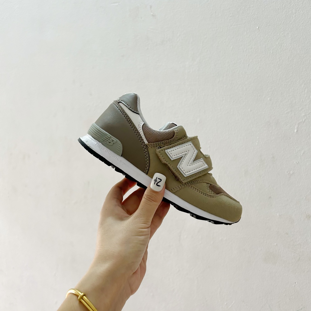 图片[2]-NB313魔术贴儿童运动鞋24-37码 🎉 这款NB313魔术贴儿童运动鞋专为小小探险家设计！柔软舒适的鞋面fabric️，让孩子的小脚丫享受全天候的呵护。-选品中心