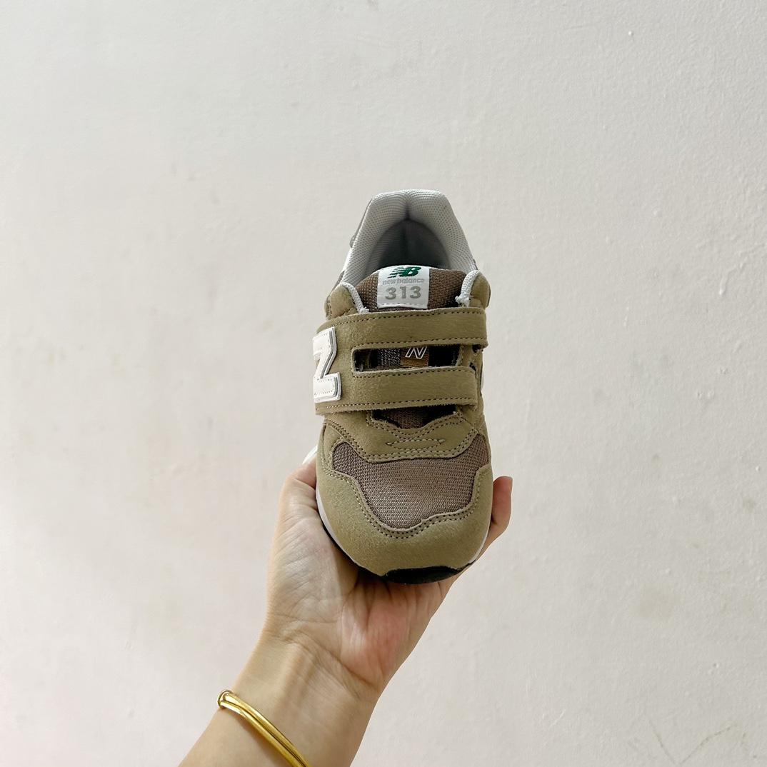 图片[3]-NB313魔术贴儿童运动鞋24-37码 🎉 这款NB313魔术贴儿童运动鞋专为小小探险家设计！柔软舒适的鞋面fabric️，让孩子的小脚丫享受全天候的呵护。-选品中心