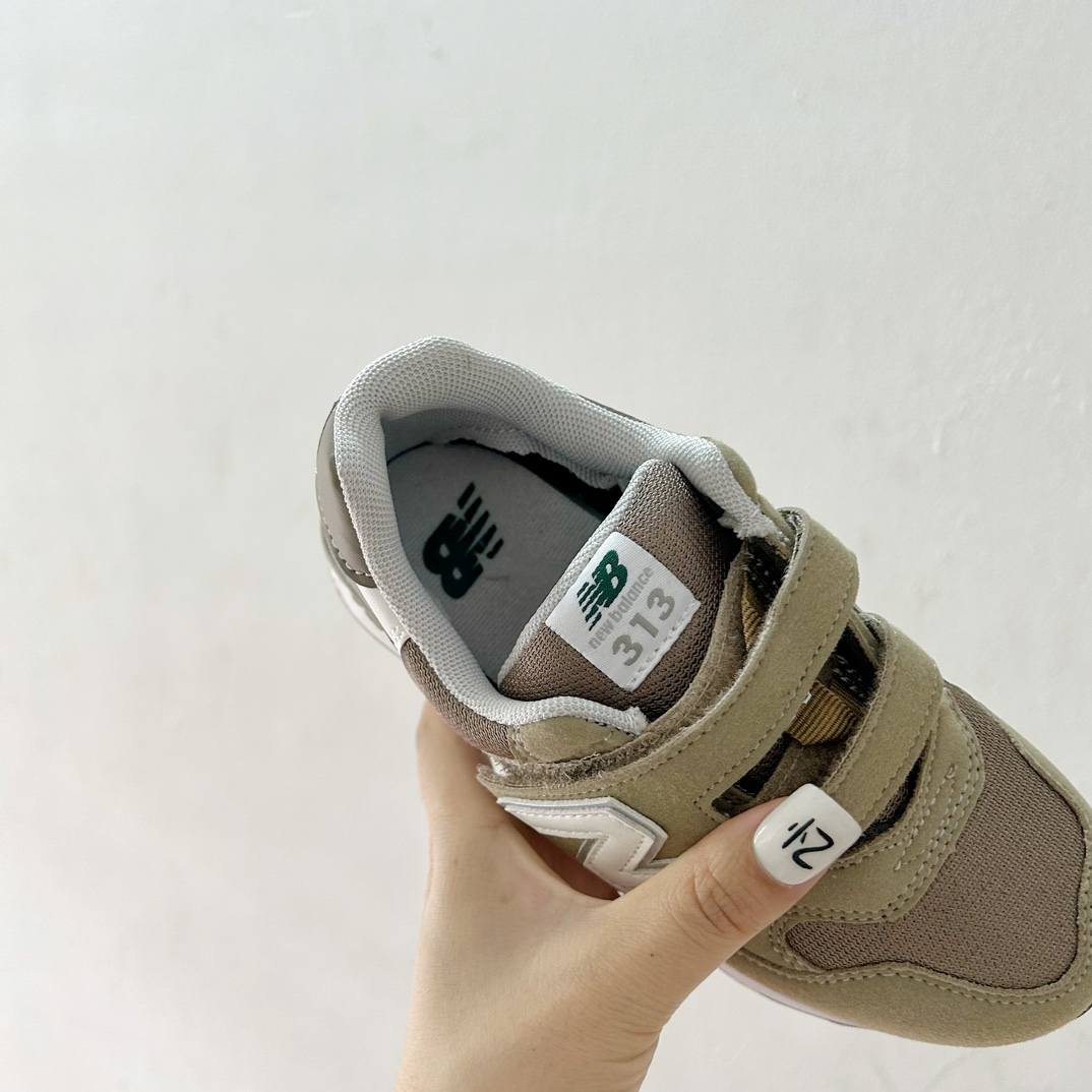 图片[7]-NB313魔术贴儿童运动鞋24-37码 🎉 这款NB313魔术贴儿童运动鞋专为小小探险家设计！柔软舒适的鞋面fabric️，让孩子的小脚丫享受全天候的呵护。-选品中心