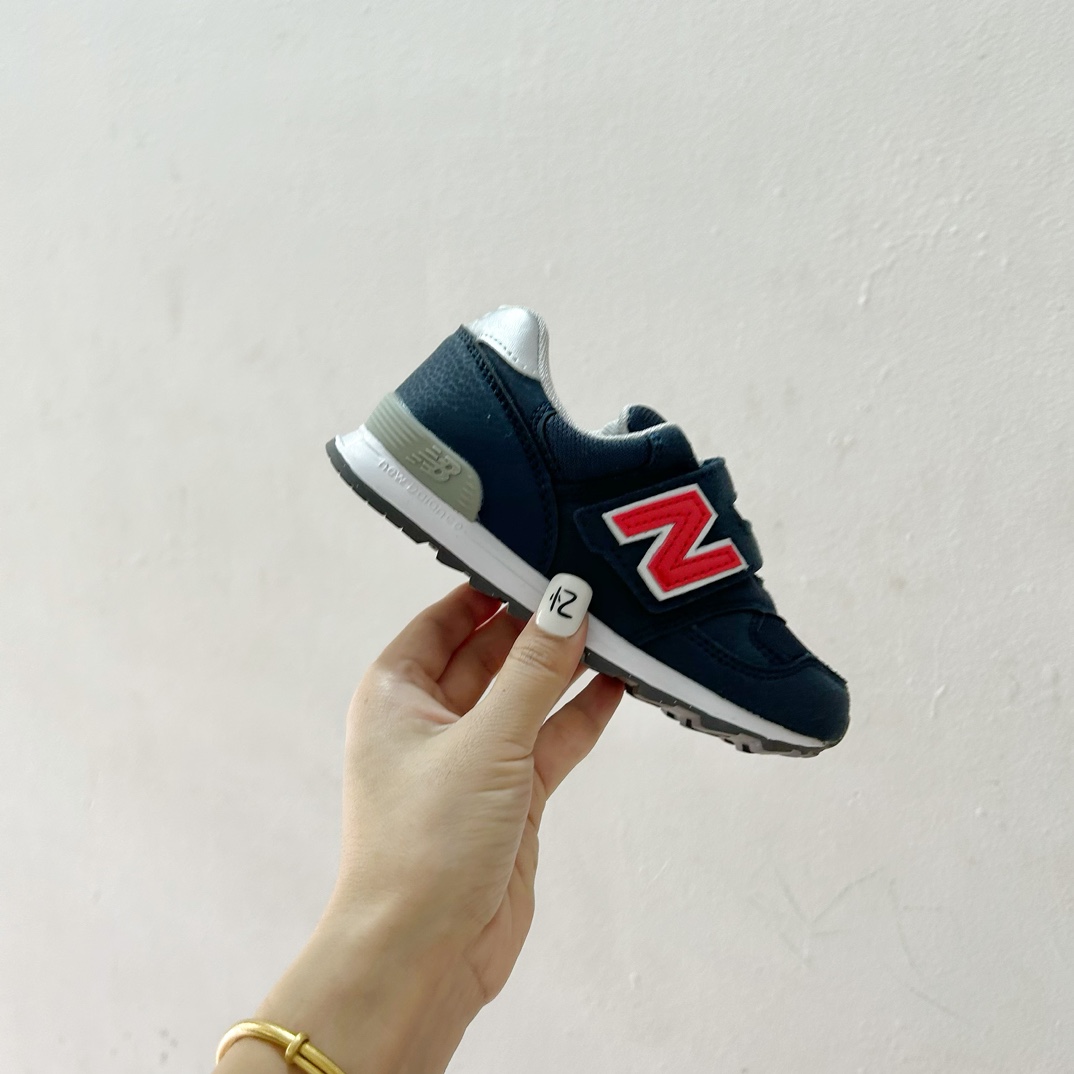 图片[2]-NB313魔术贴儿童运动鞋24-37码 🎉 这款NB313魔术贴儿童运动鞋专为小小探险家设计！柔软舒适的鞋面fabric️，让孩子的小脚丫享受全天候的呵护。-选品中心