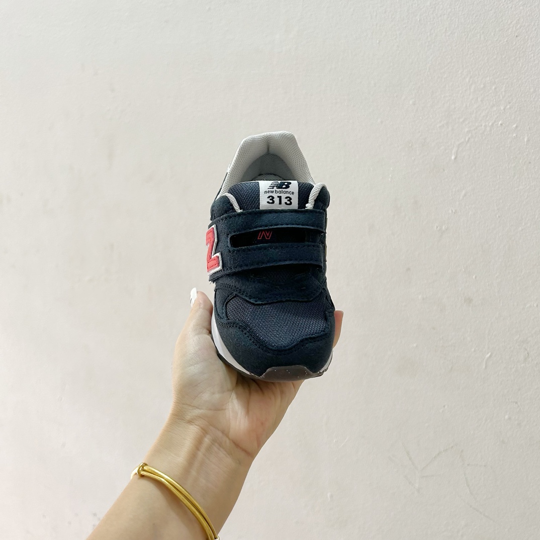 图片[3]-NB313魔术贴儿童运动鞋24-37码 🎉 这款NB313魔术贴儿童运动鞋专为小小探险家设计！柔软舒适的鞋面fabric️，让孩子的小脚丫享受全天候的呵护。-选品中心