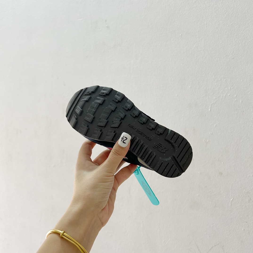 图片[9]-NB313魔术贴儿童运动鞋24-37码 🎉 这款NB313魔术贴儿童运动鞋专为小小探险家设计！柔软舒适的鞋面fabric️，让孩子的小脚丫享受全天候的呵护。-选品中心