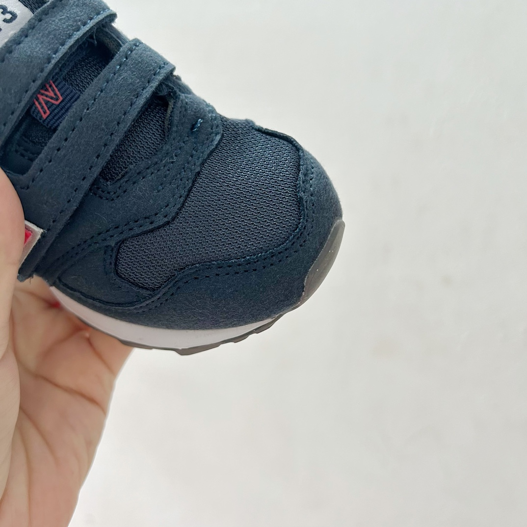 图片[5]-NB313魔术贴儿童运动鞋24-37码 🎉 这款NB313魔术贴儿童运动鞋专为小小探险家设计！柔软舒适的鞋面fabric️，让孩子的小脚丫享受全天候的呵护。-选品中心