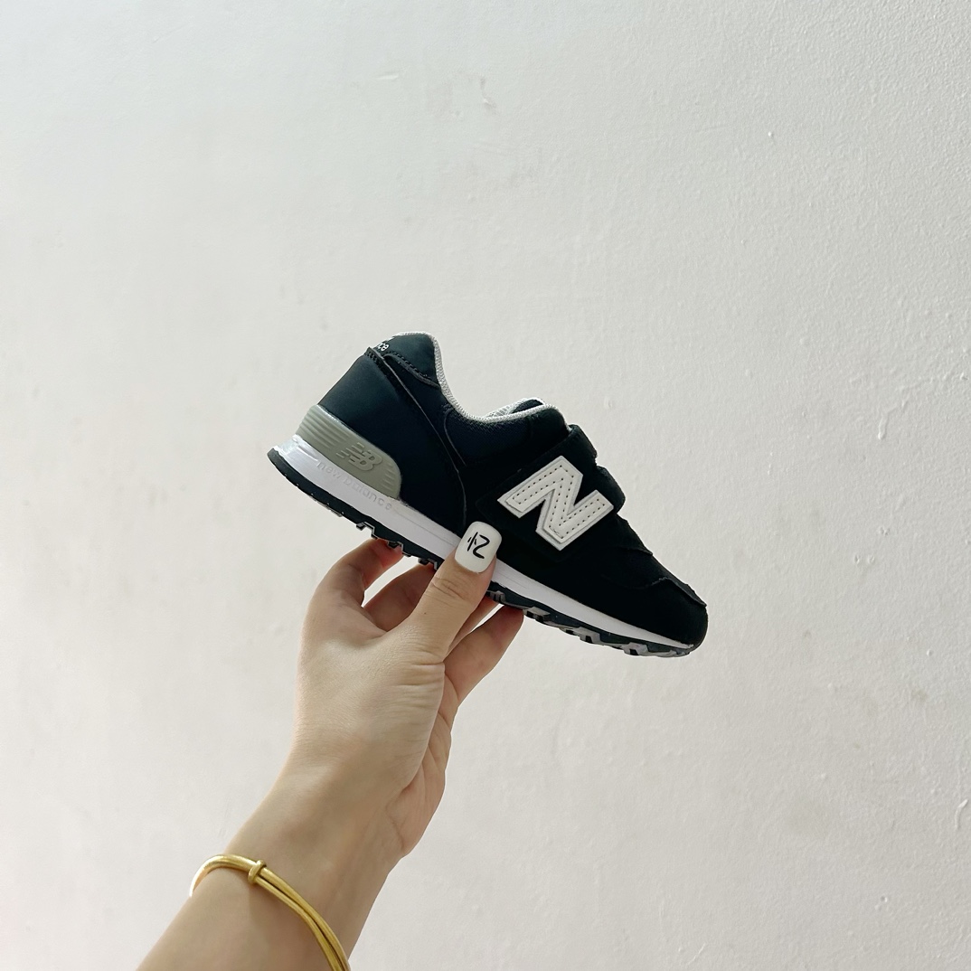 图片[2]-NB313魔术贴儿童运动鞋24-37码 🎉 这款NB313魔术贴儿童运动鞋专为小小探险家设计！柔软舒适的鞋面fabric️，让孩子的小脚丫享受全天候的呵护。-选品中心