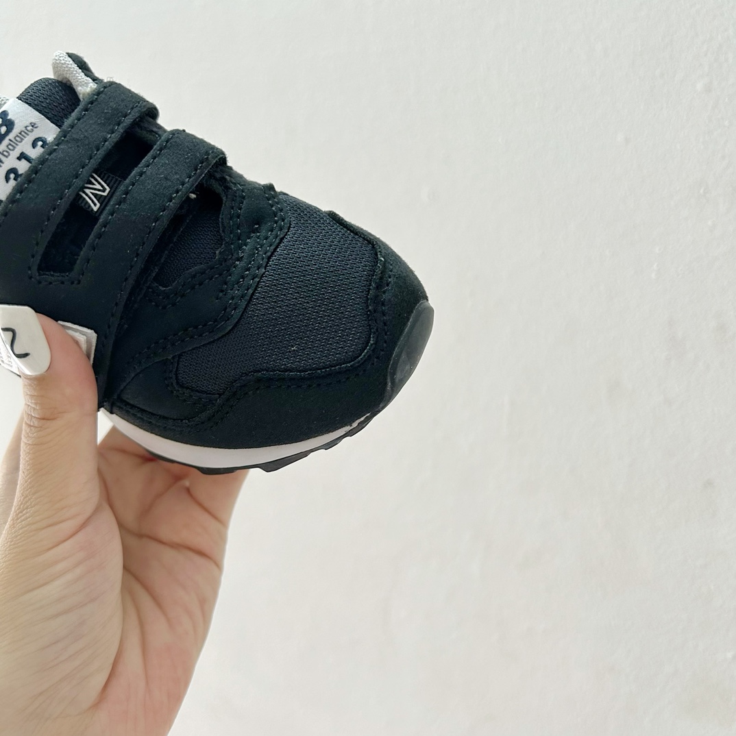 图片[5]-NB313魔术贴儿童运动鞋24-37码 🎉 这款NB313魔术贴儿童运动鞋专为小小探险家设计！柔软舒适的鞋面fabric️，让孩子的小脚丫享受全天候的呵护。-选品中心