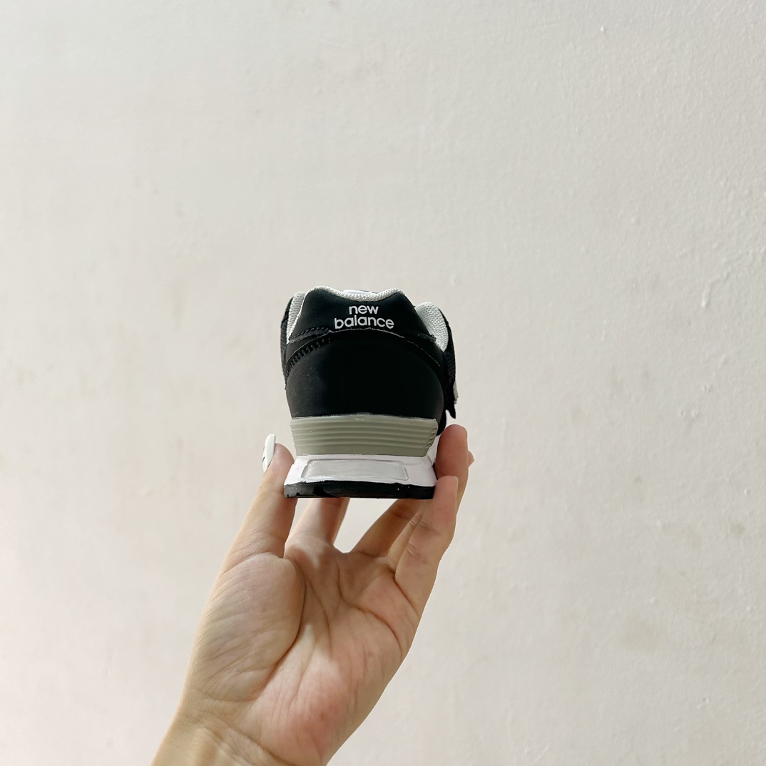 图片[6]-NB313魔术贴儿童运动鞋24-37码 🎉 这款NB313魔术贴儿童运动鞋专为小小探险家设计！柔软舒适的鞋面fabric️，让孩子的小脚丫享受全天候的呵护。-选品中心