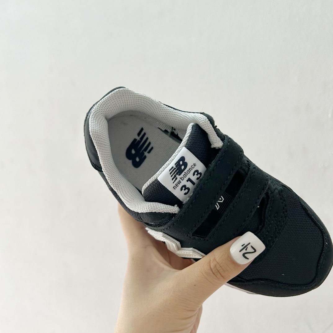 图片[7]-NB313魔术贴儿童运动鞋24-37码 🎉 这款NB313魔术贴儿童运动鞋专为小小探险家设计！柔软舒适的鞋面fabric️，让孩子的小脚丫享受全天候的呵护。-选品中心