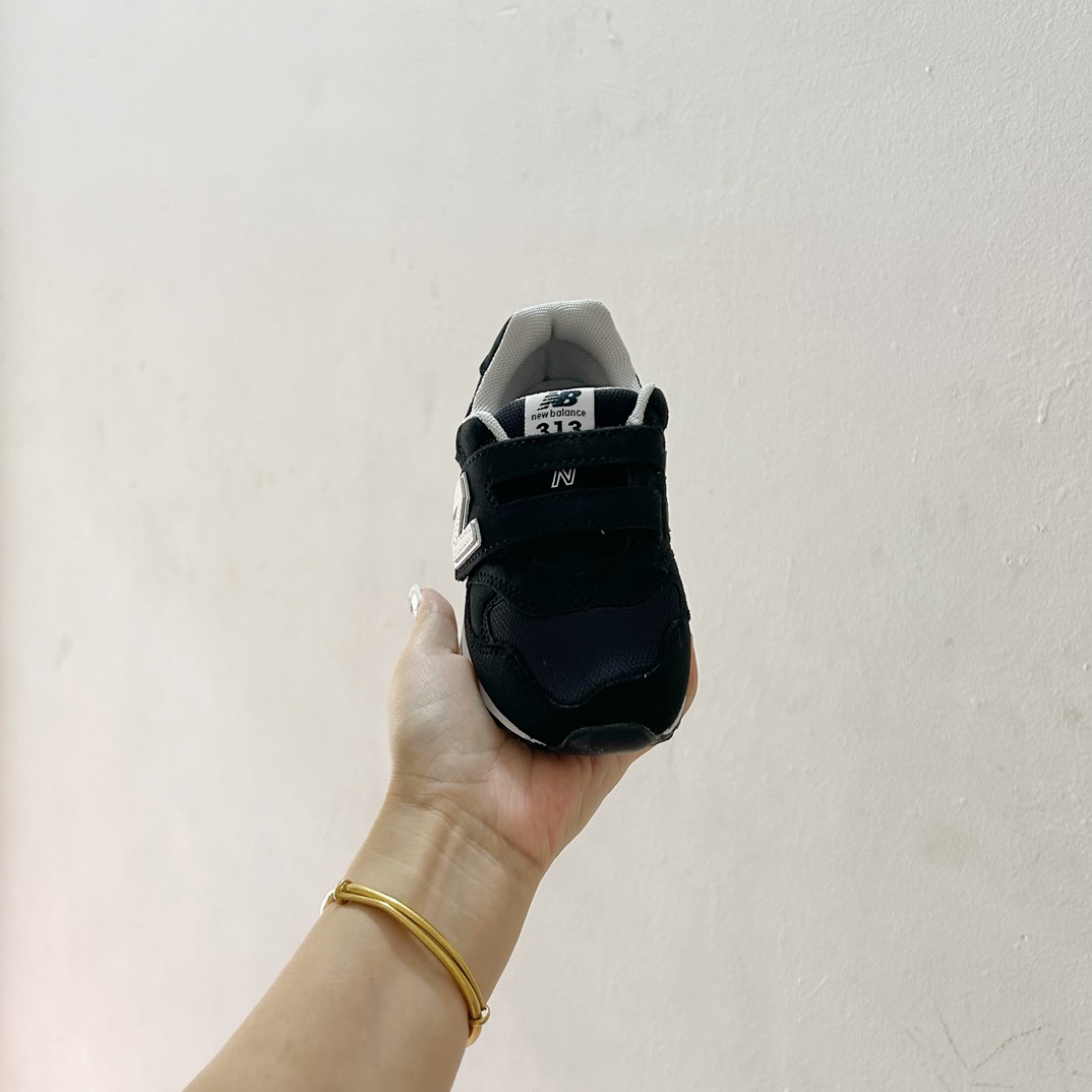 图片[3]-NB313魔术贴儿童运动鞋24-37码 🎉 这款NB313魔术贴儿童运动鞋专为小小探险家设计！柔软舒适的鞋面fabric️，让孩子的小脚丫享受全天候的呵护。-选品中心