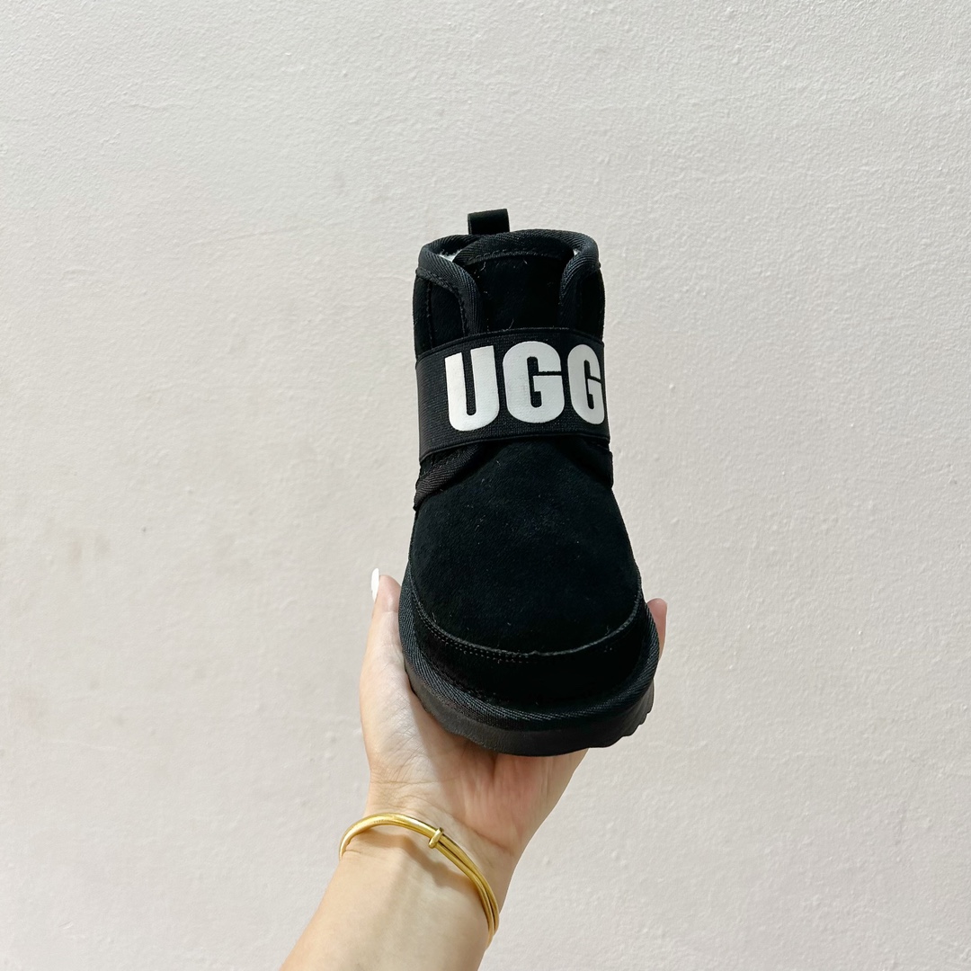 图片[3]-🔗 UGG弹力松紧带一脚蹬儿童雪地靴 尺码：26-35码 🥿【冬季小宝贝们的温暖新宠双脚轻松进出的UGG儿童雪地靴，让寒冷远离小脚丫！冬天来了，给孩子们准备一双既舒适又时尚的鞋子非常重要。这款UGG儿童雪地靴，采用优质材料制成，内里柔软舒适，保暖效果极佳。它的弹力松紧带设计，让孩子可以轻松穿脱，再也不用担心孩子自己穿鞋困难了。🌈-选品中心