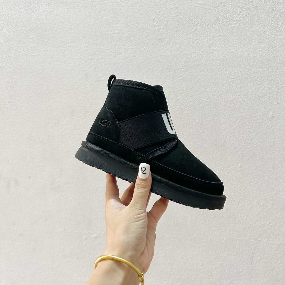 图片[2]-🔗 UGG弹力松紧带一脚蹬儿童雪地靴 尺码：26-35码 🥿【冬季小宝贝们的温暖新宠双脚轻松进出的UGG儿童雪地靴，让寒冷远离小脚丫！冬天来了，给孩子们准备一双既舒适又时尚的鞋子非常重要。这款UGG儿童雪地靴，采用优质材料制成，内里柔软舒适，保暖效果极佳。它的弹力松紧带设计，让孩子可以轻松穿脱，再也不用担心孩子自己穿鞋困难了。🌈-选品中心