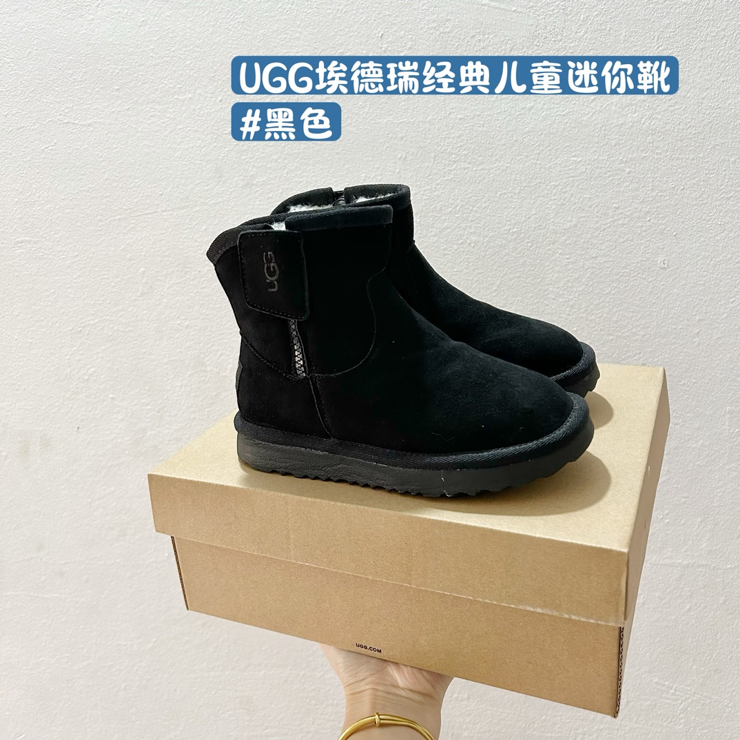图片[2]-🔗UGG埃德瑞经典儿童迷你靴✨ 尺码：28-37码 这款靴子设计简洁大方，拥有经典的UGG风格，是冬日里孩子们的最佳伴侣。🌈 它们适合搭配各种冬装，无论是滑雪服还是日常的休闲装扮，都能完美融合。🎨 同时，迷你靴的设计让孩子们在玩耍时更加灵活方便。 无论是在雪地里嬉戏，还是在户外探险，UGG埃德瑞经典儿童迷你靴都能给予孩子们足够的保暖与舒适度。❄️ 让他们在冬季也能享受自由自在的欢乐时光！-选品中心