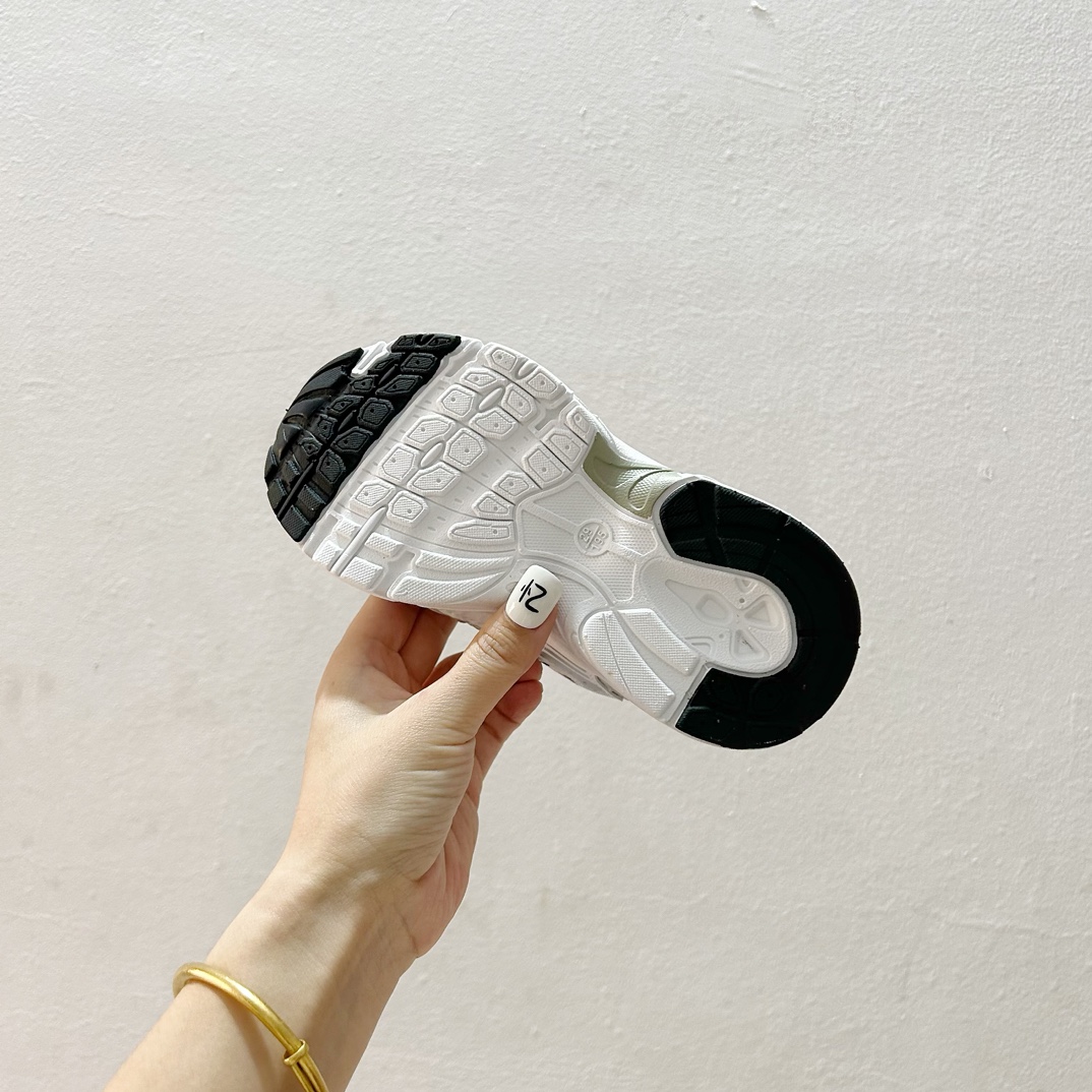 图片[9]-NB530旋转纽扣童鞋💖👟26-37码 NB530童鞋的外观设计既简约又不失时尚感，无论是去公园玩耍还是参加家庭聚会，都是完美的选择。-选品中心