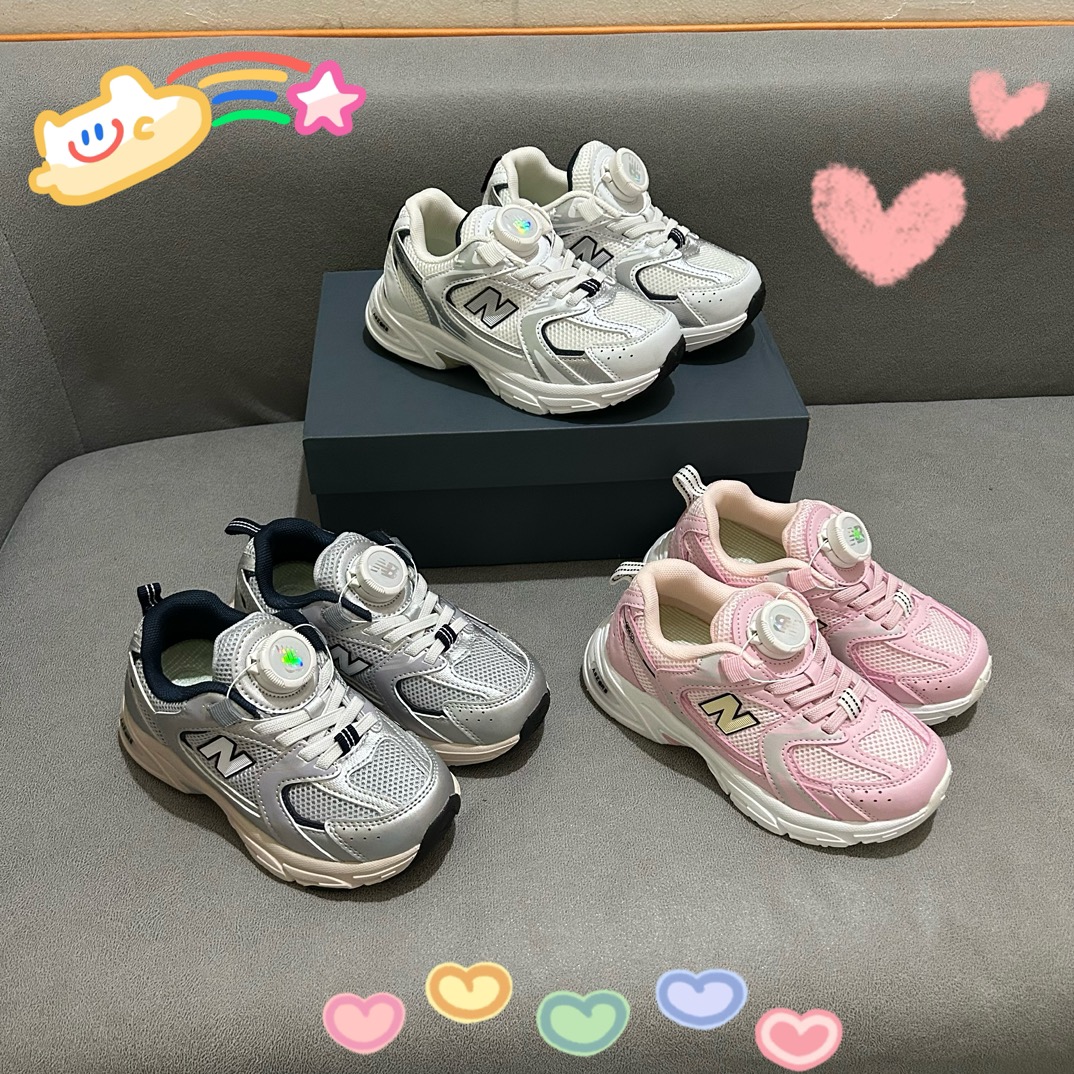 图片[2]-NB530旋转纽扣童鞋💖👟26-37码 NB530童鞋的外观设计既简约又不失时尚感，无论是去公园玩耍还是参加家庭聚会，都是完美的选择。-选品中心