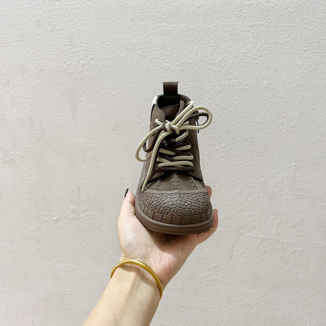 图片[3]-AD皮面拉链款靴子26-37码 🌟Adidas作为运动时尚界的领军者，这款高邦靴子，鞋面采用柔软舒适的材质，既保暖又透气，让孩子的每一步都自在如风。🍃-选品中心