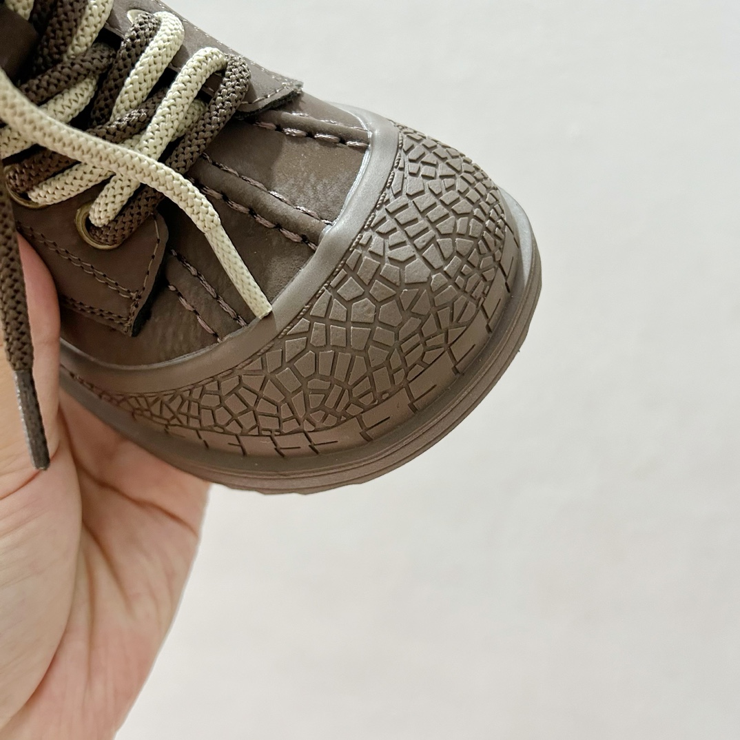 图片[5]-AD皮面拉链款靴子26-37码 🌟Adidas作为运动时尚界的领军者，这款高邦靴子，鞋面采用柔软舒适的材质，既保暖又透气，让孩子的每一步都自在如风。🍃-选品中心