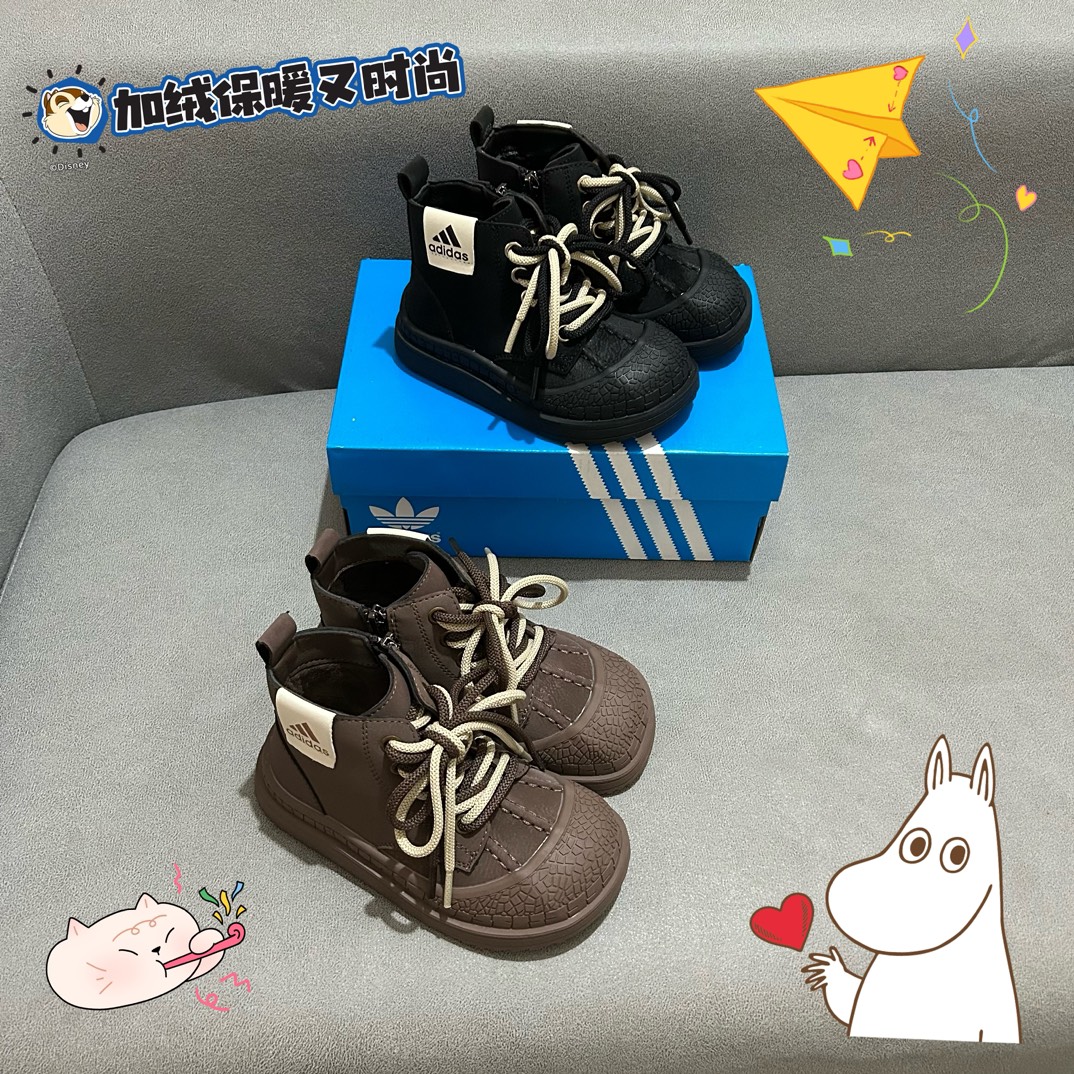 图片[4]-🚦配色合集🔻 🔗 Adidas学院风高邦儿童面包鞋 尺码：26-37码 🌟Adidas作为运动时尚界的领军者，一直以其经典设计和创新理念引领着全球潮流。这款高邦儿童面包鞋，不仅拥有经典的学院风格，而且在舒适度和功能性上也达到了新高度！🎈 🌈鞋面采用柔软舒适的材质，既保暖又透气，让孩子的每一步都自在如风。🍃 👠细节方面，这款鞋子采用简约而不失优雅的设计，经典的三条杠标志，以及鲜艳的颜色搭配，无论是搭配校服还是休闲装都能完美契合。🌈-选品中心