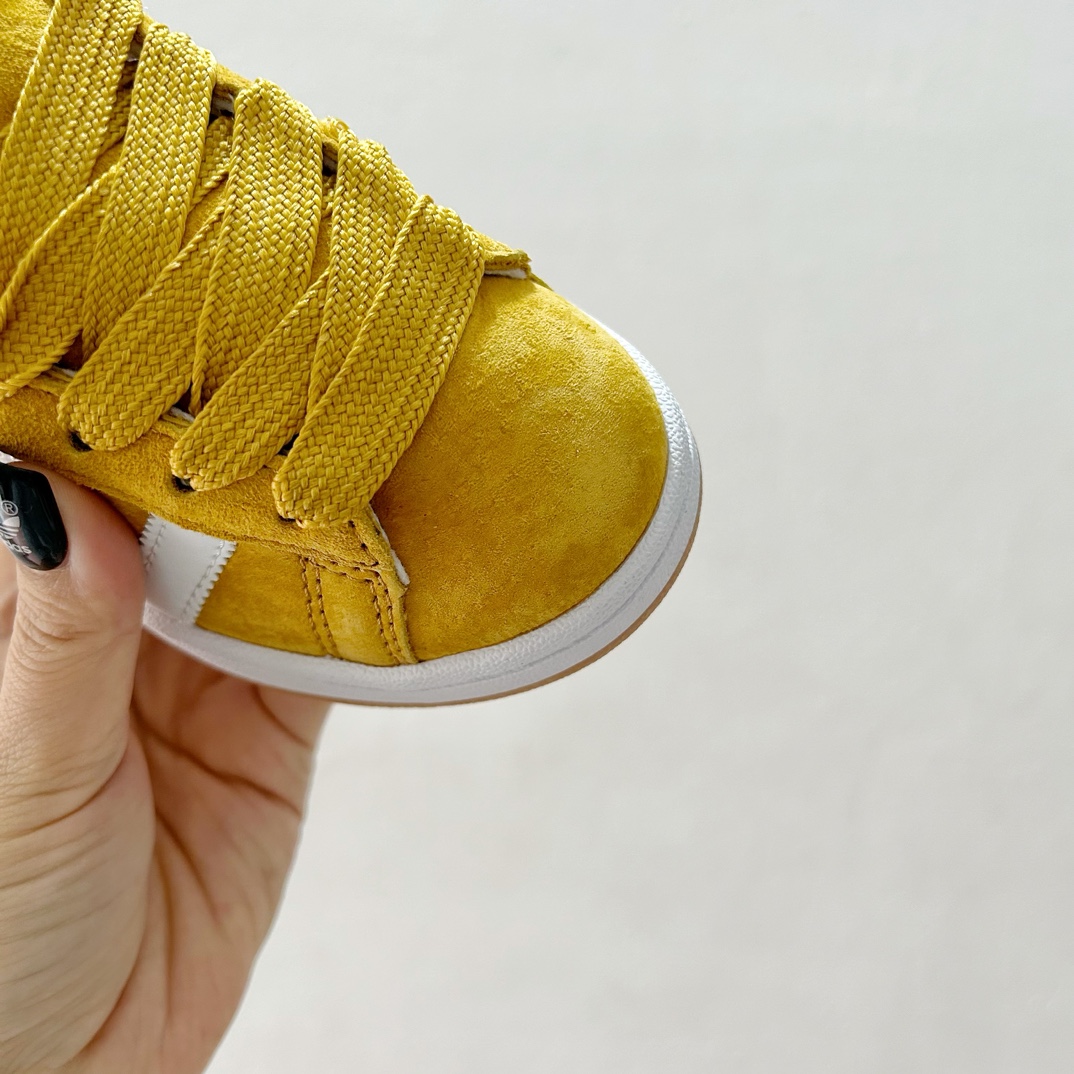 图片[5]-🔗 Adidas学院风儿童面包鞋 尺码：28-37码 👟🎓【超萌穿搭让孩子成为街头时尚小潮童！ 👶 🌈 这款鞋子采用了舒适的材料，确保孩子每一步都轻松自在。鞋底的设计既防滑又耐磨，为孩子们提供稳固的支持。而它独特的面包鞋设计，不仅造型可爱，还能激发孩子们的想象力。🎨 🌟 另外，这款鞋子的颜色选择多样，可以轻松搭配各种服装，无论是休闲装还是运动服，都能展现出不同的风采。快来挑选一双你喜欢的颜色，给孩子的脚丫子一个温暖的家吧！🏠-选品中心