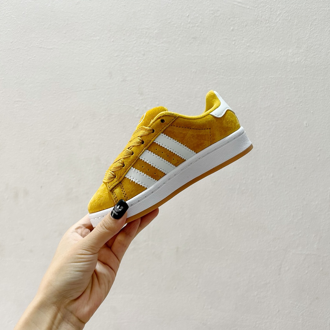 图片[4]-🔗 Adidas学院风儿童面包鞋 尺码：28-37码 👟🎓【超萌穿搭让孩子成为街头时尚小潮童！ 👶 🌈 这款鞋子采用了舒适的材料，确保孩子每一步都轻松自在。鞋底的设计既防滑又耐磨，为孩子们提供稳固的支持。而它独特的面包鞋设计，不仅造型可爱，还能激发孩子们的想象力。🎨 🌟 另外，这款鞋子的颜色选择多样，可以轻松搭配各种服装，无论是休闲装还是运动服，都能展现出不同的风采。快来挑选一双你喜欢的颜色，给孩子的脚丫子一个温暖的家吧！🏠-选品中心