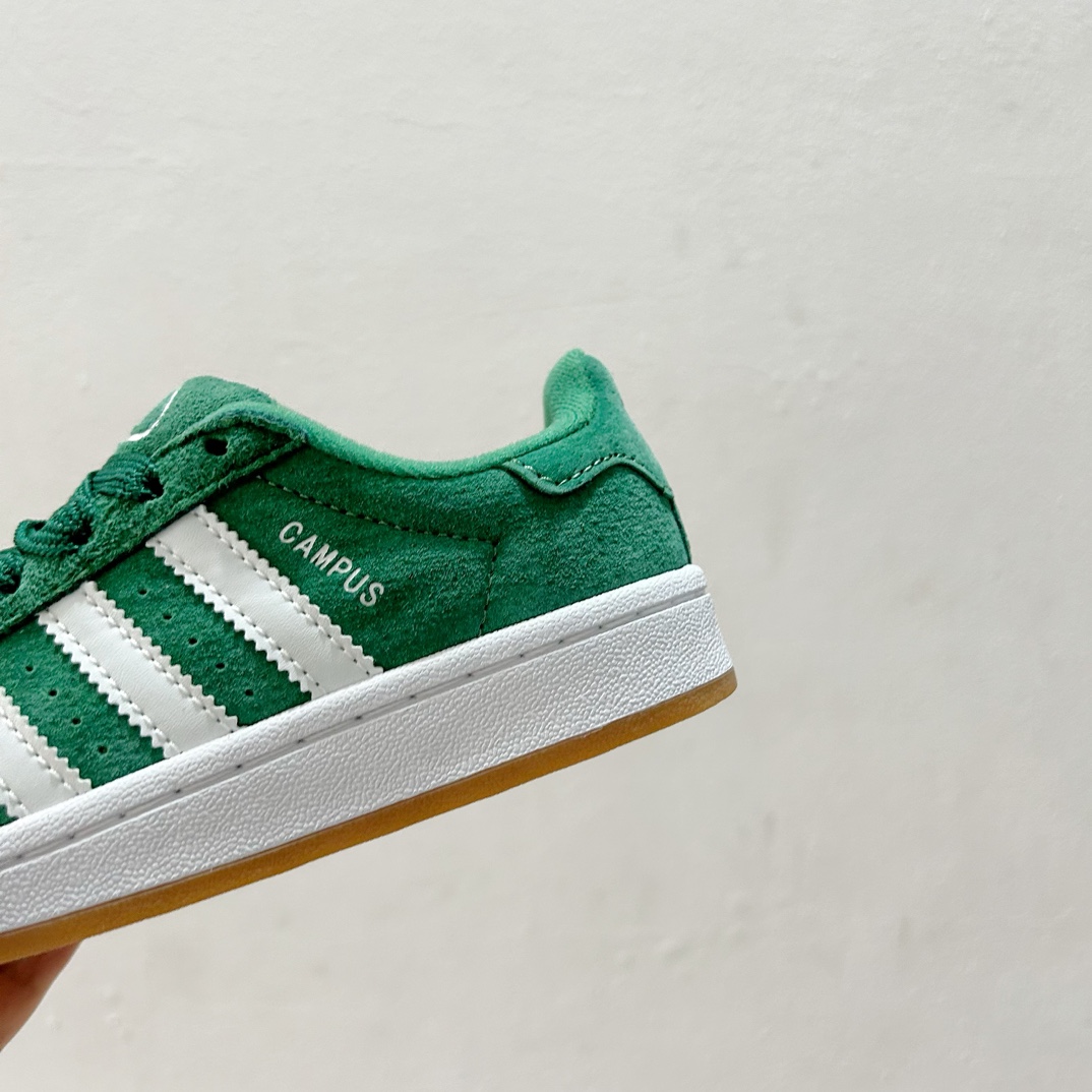 图片[8]-Adidas学院风儿童面包鞋28-37码 🌈 这款鞋子采用了舒适的材料，确保孩子每一步都轻松自在。鞋底的设计既防滑又耐磨，为孩子们提供稳固的支持。-选品中心