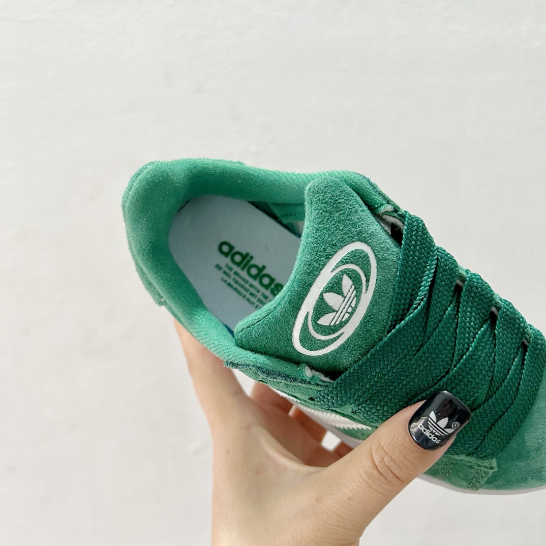 图片[7]-Adidas学院风儿童面包鞋28-37码 🌈 这款鞋子采用了舒适的材料，确保孩子每一步都轻松自在。鞋底的设计既防滑又耐磨，为孩子们提供稳固的支持。-选品中心