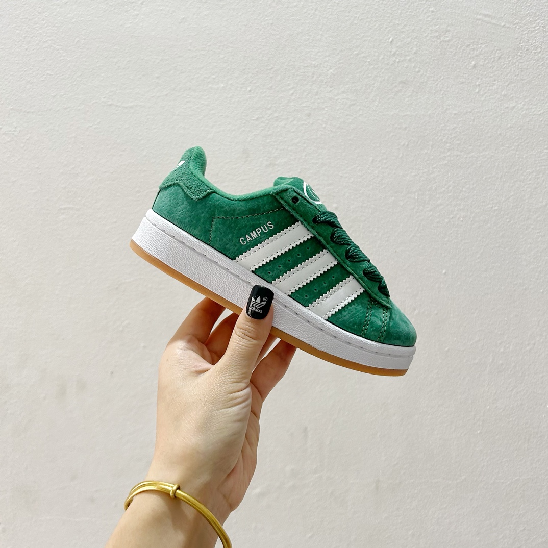 图片[2]-Adidas学院风儿童面包鞋28-37码 🌈 这款鞋子采用了舒适的材料，确保孩子每一步都轻松自在。鞋底的设计既防滑又耐磨，为孩子们提供稳固的支持。-选品中心