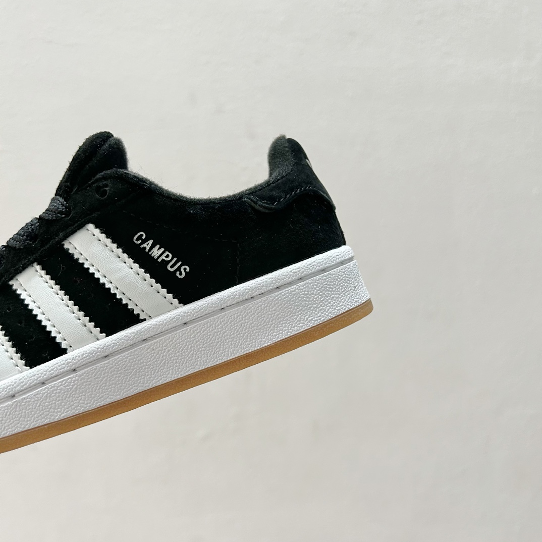 图片[8]-🔗 Adidas学院风儿童面包鞋 尺码：28-37码 👟🎓【超萌穿搭】让孩子成为街头时尚小潮童！ 👶 🌈 这款鞋子采用了舒适的材料，确保孩子每一步都轻松自在。鞋底的设计既防滑又耐磨，为孩子们提供稳固的支持。而它独特的面包鞋设计，不仅造型可爱，还能激发孩子们的想象力。🎨 🌟 另外，这款鞋子的颜色选择多样，可以轻松搭配各种服装，无论是休闲装还是运动服，都能展现出不同的风采。快来挑选一双你喜欢的颜色，给孩子的脚丫子一个温暖的家吧！🏠-选品中心