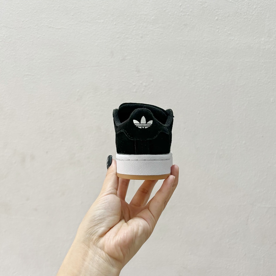 图片[6]-🔗 Adidas学院风儿童面包鞋 尺码：28-37码 👟🎓【超萌穿搭】让孩子成为街头时尚小潮童！ 👶 🌈 这款鞋子采用了舒适的材料，确保孩子每一步都轻松自在。鞋底的设计既防滑又耐磨，为孩子们提供稳固的支持。而它独特的面包鞋设计，不仅造型可爱，还能激发孩子们的想象力。🎨 🌟 另外，这款鞋子的颜色选择多样，可以轻松搭配各种服装，无论是休闲装还是运动服，都能展现出不同的风采。快来挑选一双你喜欢的颜色，给孩子的脚丫子一个温暖的家吧！🏠-选品中心