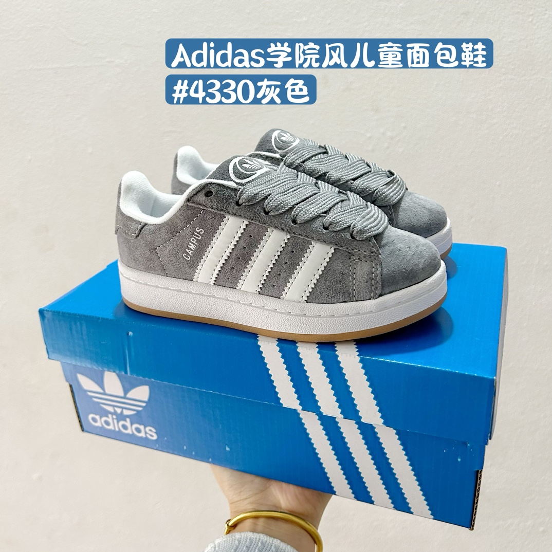 图片[2]-🚦配色合集🔻 🔗 Adidas学院风儿童面包鞋 尺码：28-37码 👟🎓【超萌穿搭让孩子成为街头时尚小潮童！ 👶 🌈 这款鞋子采用了舒适的材料，确保孩子每一步都轻松自在。鞋底的设计既防滑又耐磨，为孩子们提供稳固的支持。而它独特的面包鞋设计，不仅造型可爱，还能激发孩子们的想象力。🎨 🌟 另外，这款鞋子的颜色选择多样，可以轻松搭配各种服装，无论是休闲装还是运动服，都能展现出不同的风采。快来挑选一双你喜欢的颜色，给孩子的脚丫子一个温暖的家吧！🏠-选品中心
