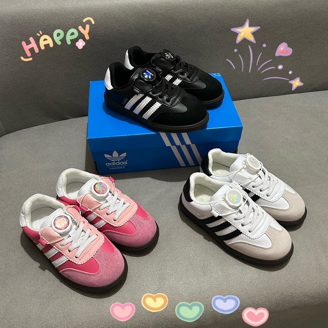 图片[4]-特价可退换 🚦配色合集🔻尺码表 🔗 Adidas德训旋转扣加绒童鞋 尺码：26-37码 这款 Adidas德训旋转扣加绒童鞋，凭借其出色的保暖性能与酷炫设计，让孩子每一步都充满自信！不仅如此，它的旋转扣设计让穿脱更加方便快捷，是您孩子理想的选择。鞋底采用优质材料，提供良好的抓地力，让孩子在冬季也能自由奔跑。🛡️🎉-选品中心