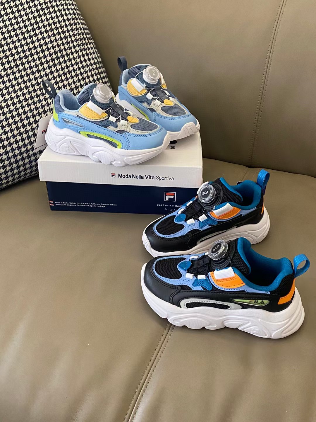 图片[5]-🌟斐乐新款火星锁扣儿童运动鞋 尺码：28-39码 超爱的FILA系列🆕 精致锁扣设计，穿脱超级方便✌🏻 超轻软胶囊大底，脚感不言而喻☁️ 优质皮料拼接，质感满满-选品中心