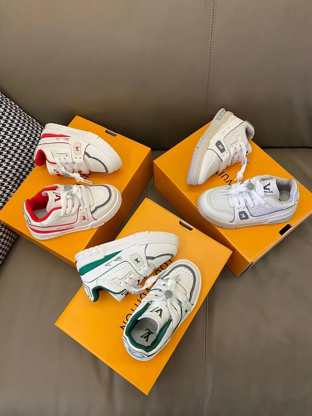 图片[7]-原图直出🌟 LV TRAINER 松紧扣运动板鞋气垫👟鞋面采用轻盈的透气孔设计，让宝贝双脚更加透气💨松紧扣设计方便宝贝自由调节🤩鞋底防滑耐磨✅-选品中心