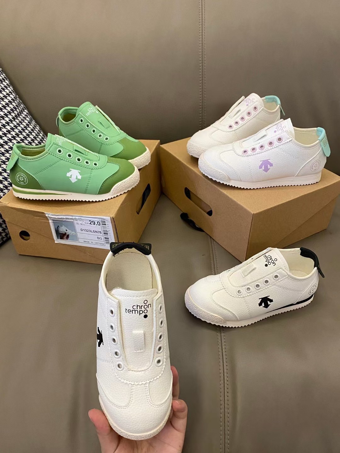 图片[3]-【Y原图直出🌟 这款鞋的设计融合了迪桑特品牌的运动精神与童年的趣味元素👻鞋身采用细腻的皮面材质，触感柔软😻不仅提升了鞋子的整体质感，也保证了良好的透气性💨尺码：26-37-选品中心