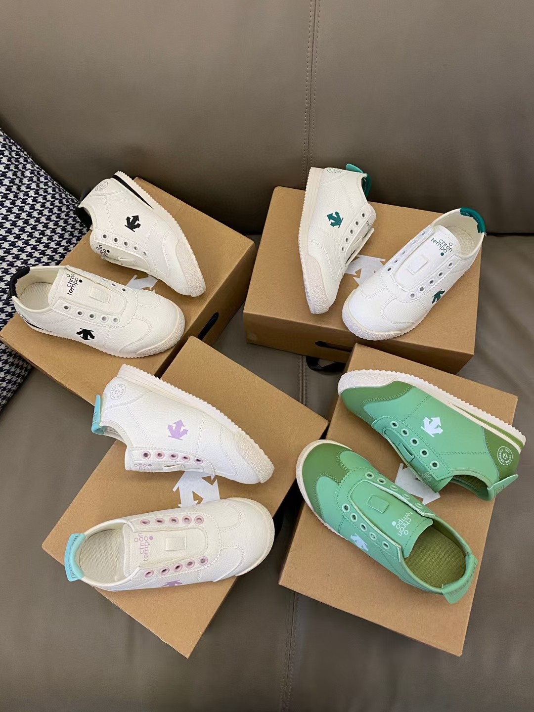 图片[4]-【Y原图直出🌟 这款鞋的设计融合了迪桑特品牌的运动精神与童年的趣味元素👻鞋身采用细腻的皮面材质，触感柔软😻不仅提升了鞋子的整体质感，也保证了良好的透气性💨尺码：26-37-选品中心