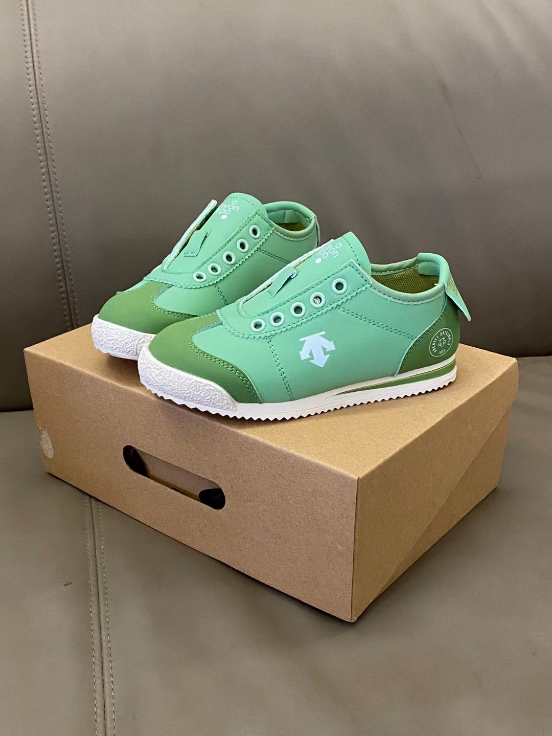 图片[5]-【Y原图直出🌟 这款鞋的设计融合了迪桑特品牌的运动精神与童年的趣味元素👻鞋身采用细腻的皮面材质，触感柔软😻不仅提升了鞋子的整体质感，也保证了良好的透气性💨尺码：26-37-选品中心